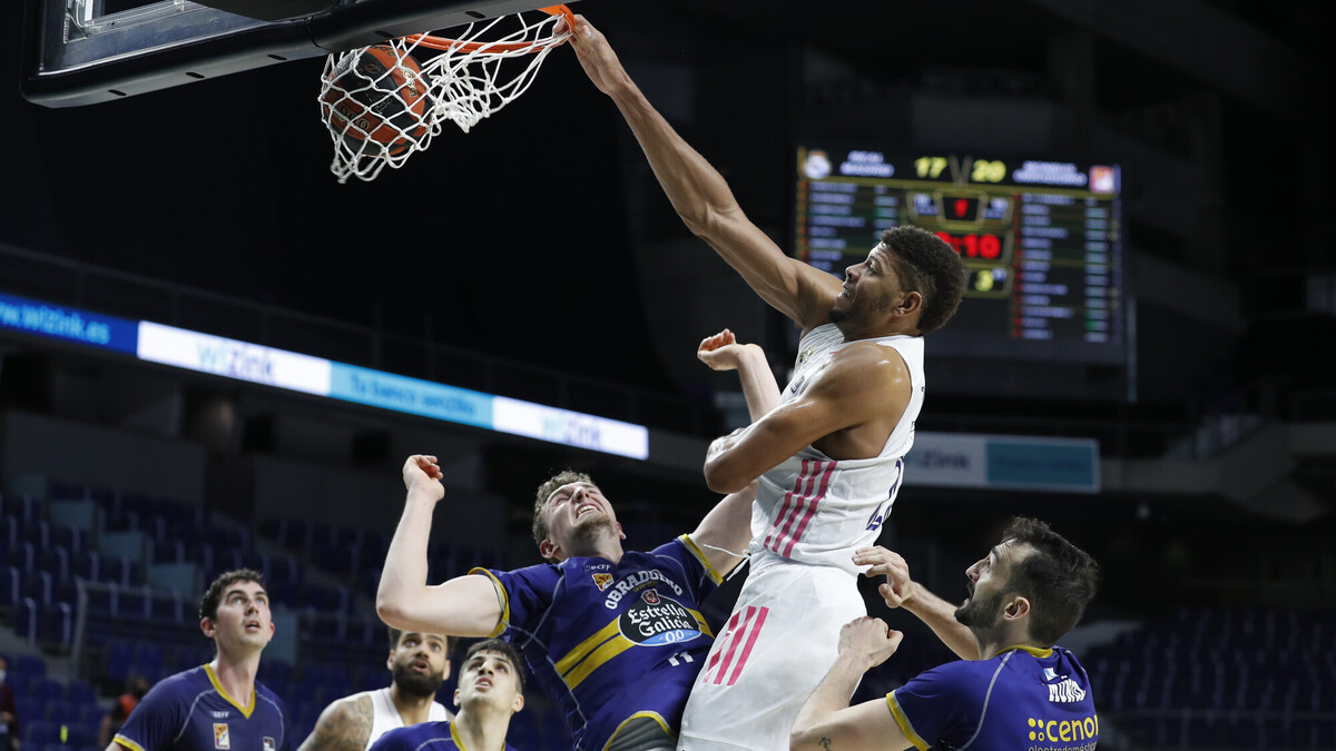 El Real Madrid se mantiene invicto en un partido marcado por la expulsión de Moncho Fernández (84-77)
