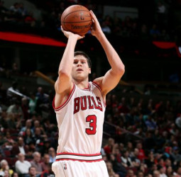 McDermott y Butler meten de nuevo en playoff a los Bulls