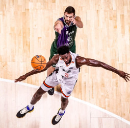 Sólido triunfo del Unicaja en el estreno de la BCL en casa (83-74)
