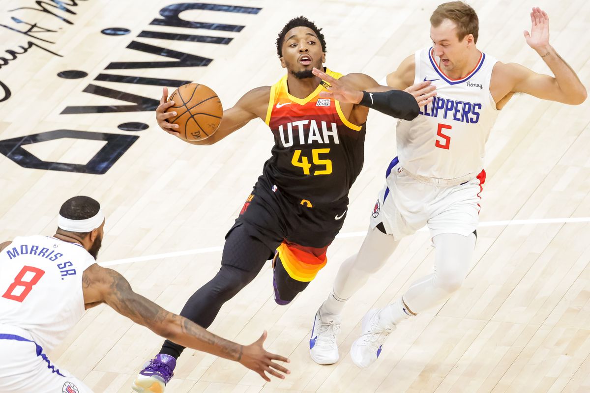 Los Jazz golpean primero liderados por un letal Mitchell (112-109) [1-1]