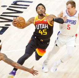 Los Jazz golpean primero liderados por un letal Mitchell (112-109) [1-1]