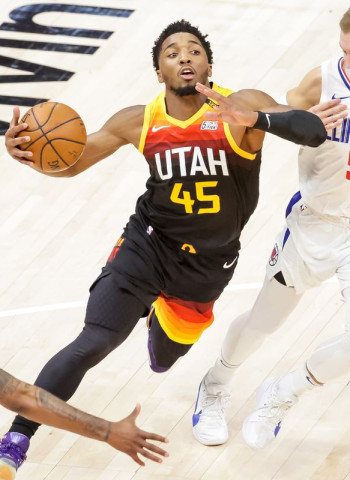Los Jazz golpean primero liderados por un letal Mitchell (112-109) [1-1]