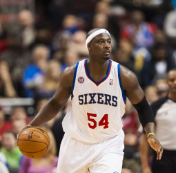 Kwame Brown quiere volver a las pistas
