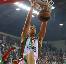 Los Boston Celtics renuncian a los derechos NBA de Colton Iveson