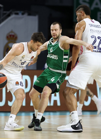 El Real Madrid gana al Zalgiris a base de defensa (70-58)