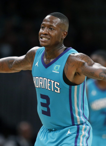 Knicks y Hornets negocian por Terry Rozier