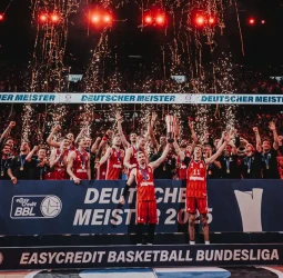 El Bayern revalida su título en la Liga Alemana tras una final épica
