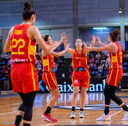 Almería lleva a España en volandas para la conquista de un ilusionante triunfo (107-52)