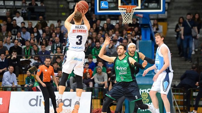 Victoria agónica del Rio Natura ante el Joventut en un duelo en los infiernos (82-83)