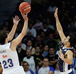 El Real Madrid derrota a UCAM Murcia en un trepidante partido (93-86)