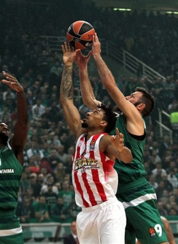 [2-1] Olympiacos remonta y se adelanta en la final helena (64-62)