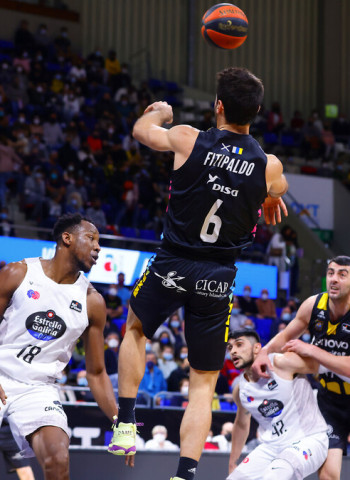 Un gran tercer cuarto del Lenovo Tenerife acaba con el Río Breogán (96-78)