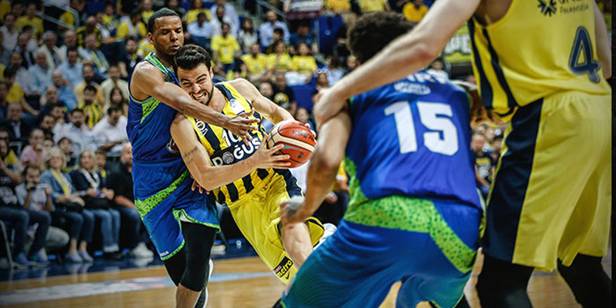 El Fenerbahce comienza la final turca arrasando (103-63)