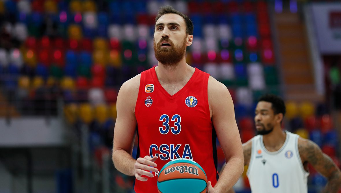 El Olympiacos quiere volver a contar con Nikola Milutinov