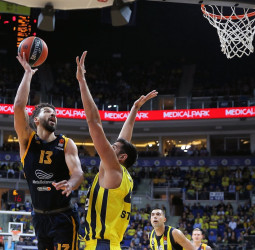 Anthony Gill, en contacto con el Olympiacos