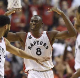 Toronto reacciona a base de defensa (2-1)