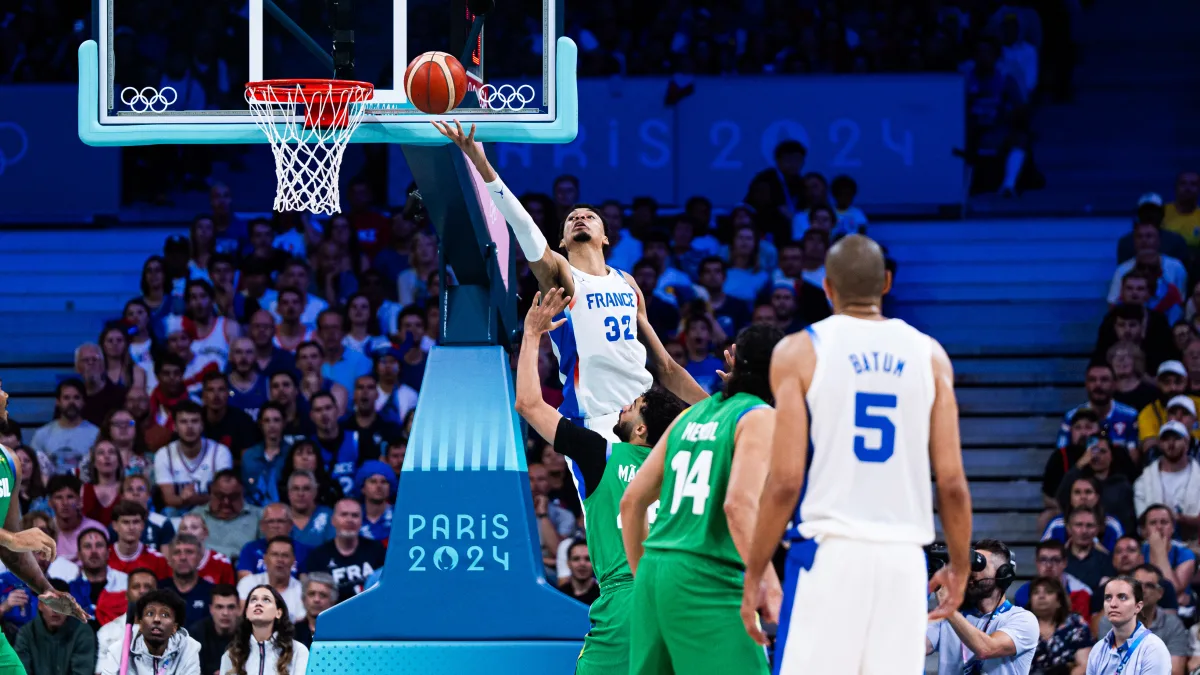 Francia olvida su pretemporada para vencer a Brasil, 78-66