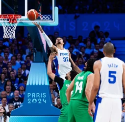 Francia olvida su pretemporada para vencer a Brasil, 78-66