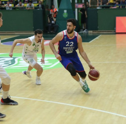 Turquía: El Fenerbahce se mantiene líder, y el Anadolu recibe un duro correctivo
