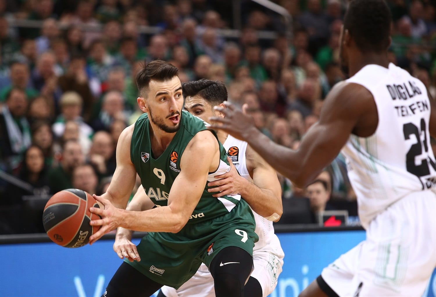 El Zalgiris gana al Darussafaka y se aferra a su sueño de estar en playoffs (94-67)