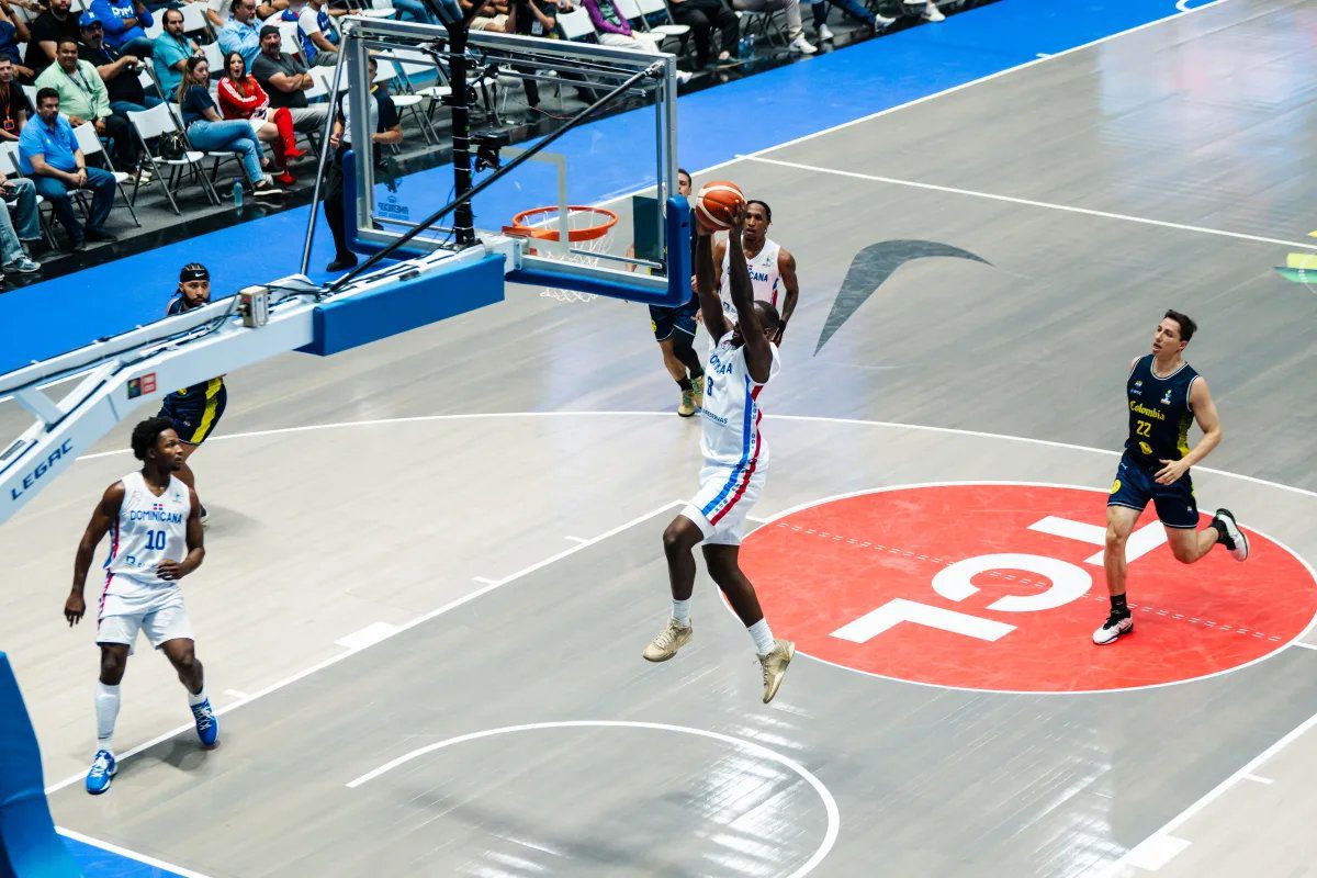 Un estelar David Jones lideró el triunfo dominicano ante Colombia 