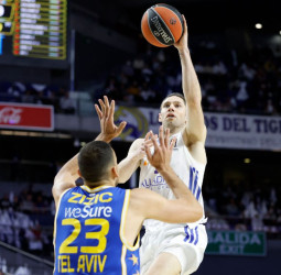 [1-0] El Real Madrid se adelanta (84-74)