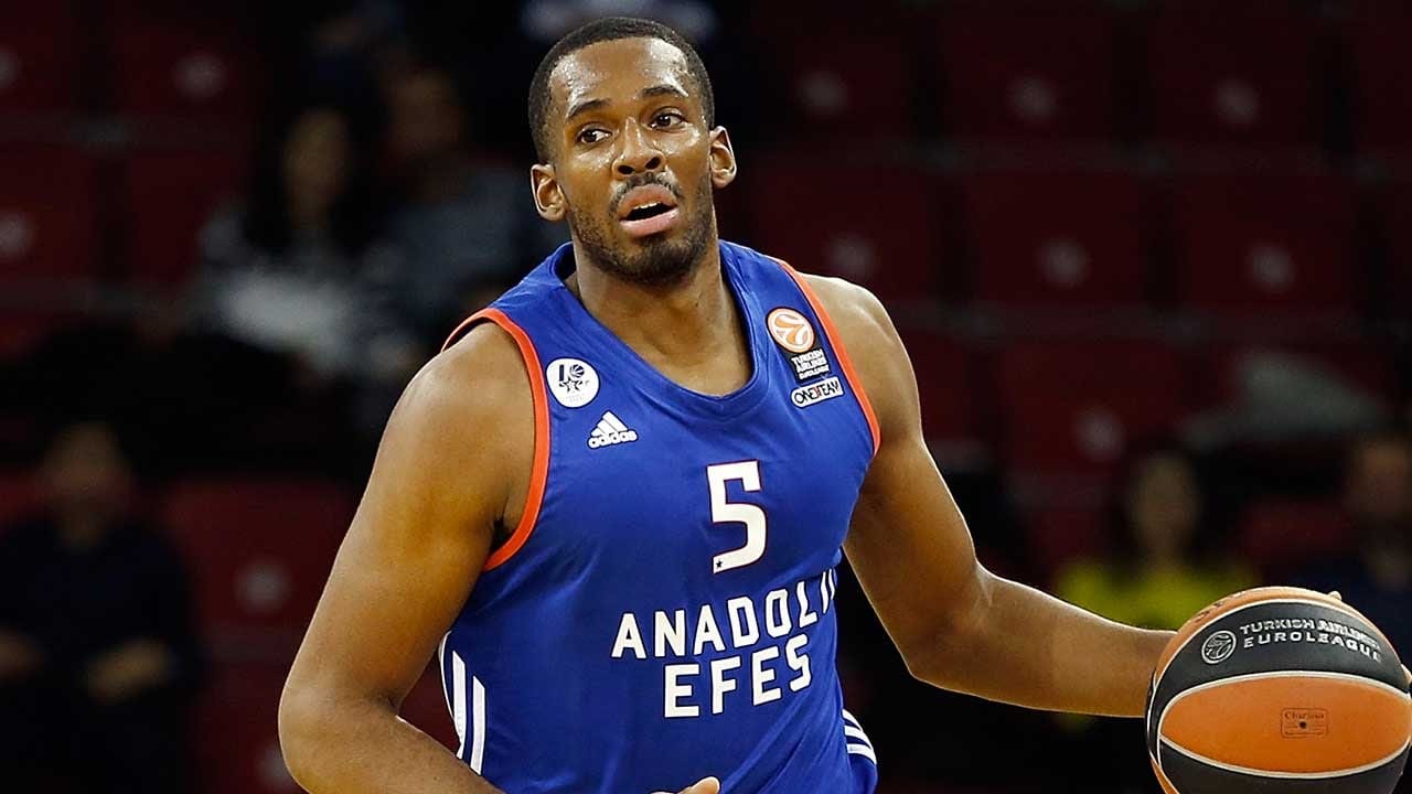 El Anadolu Efes anuncia la renovación de Derrick Brown