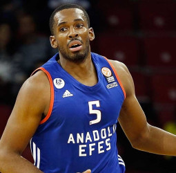 El Anadolu Efes anuncia la renovación de Derrick Brown