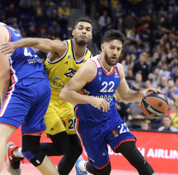 Los Philadelphia Sixers podrían darle la alternativa a Vasilije Micic