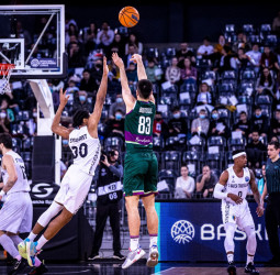 Victoria y liderato para el Unicaja en Cluj Napoca (70-86)