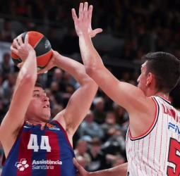 El Barça más coral derrota a Olympiacos en otro emocionante final (86-78)