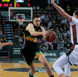 Los tiros del Surne Bilbao Basket le permiten un parón tranquilo (90-73)