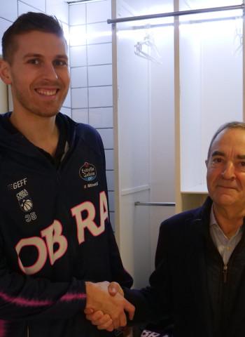 El Monbus Obradoiro y Chris Czerapowicz extienden su contrato por una temporada más