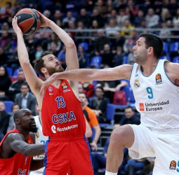 El Real Madrid se queda cerca de la remontada en Moscú (93-87)