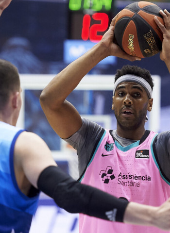 Kuric y Mirotic dan la victoria al Barça en el Coliseum (77-93)