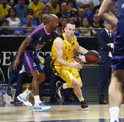 Iberostar Tenerife gana con el ritmo de Huertas y la efectividad de Shermadini (90-78)