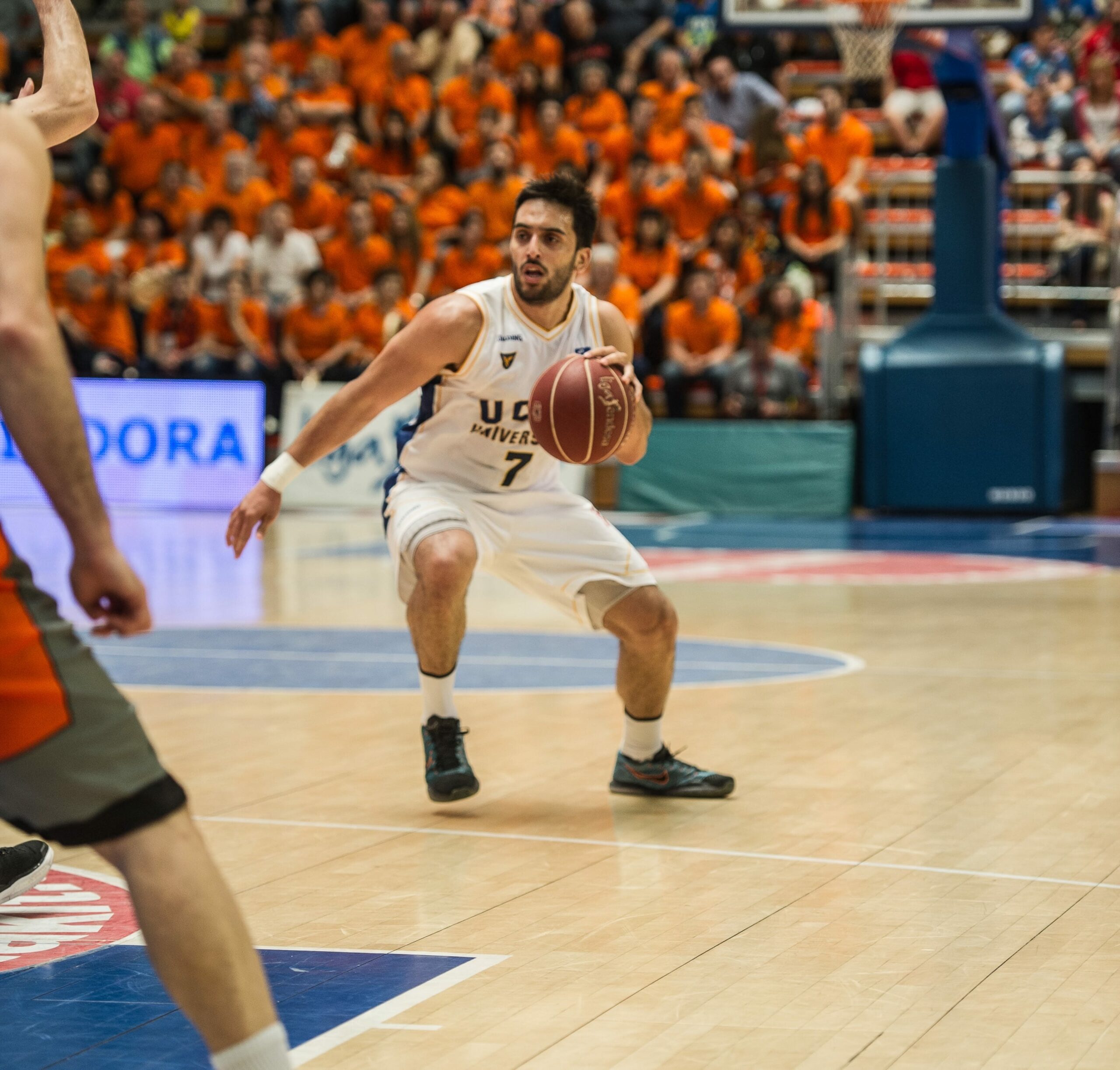 UCAM Murcia hace historia y el Montakit Fuenla también es de Playoff (61-73)