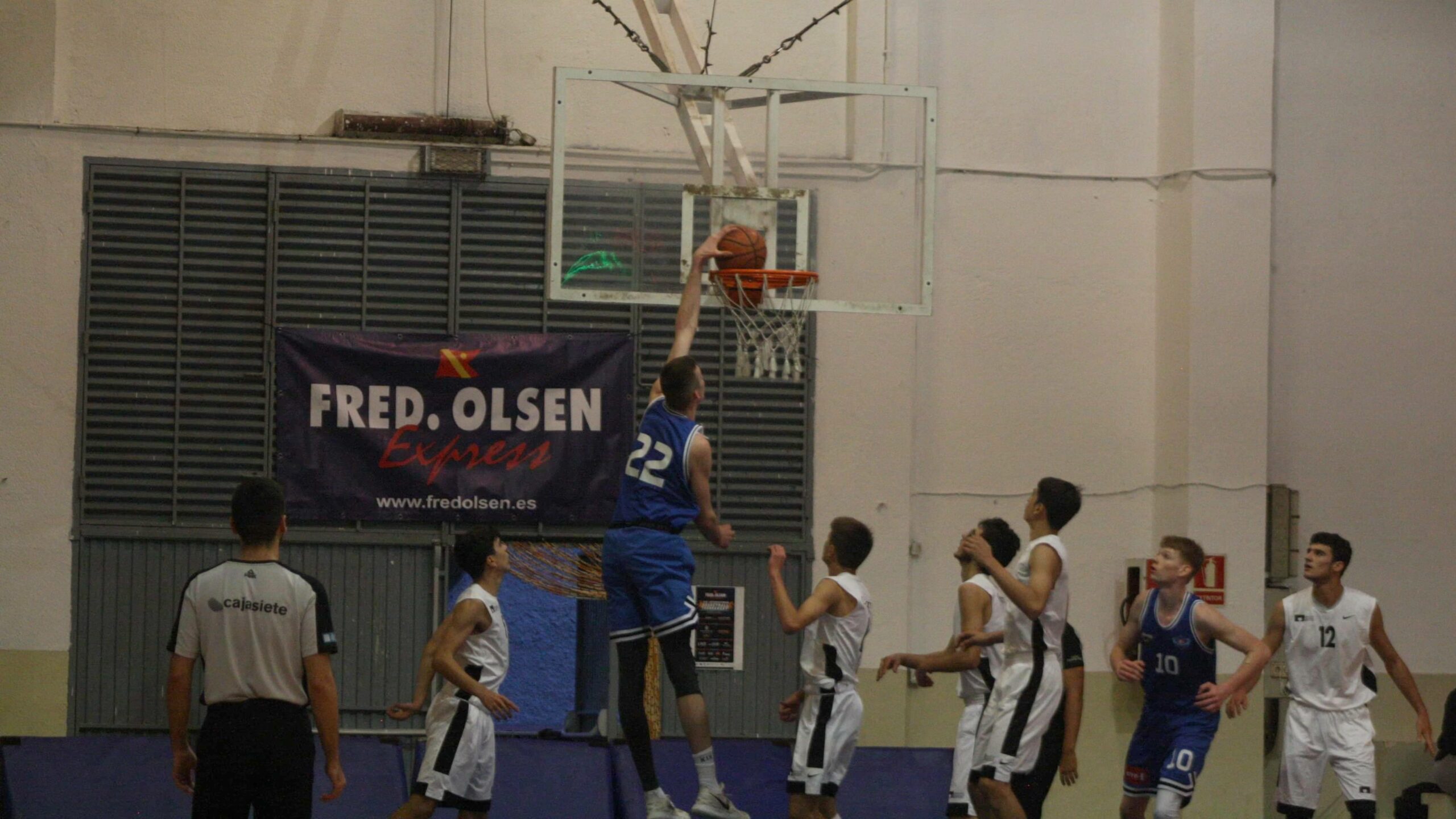 La selección canaria cadete, cerca de sorprender al USK Praha, en su segunda jornada del ‘XXIII Fred Olsen Express International Basketball Tournament’