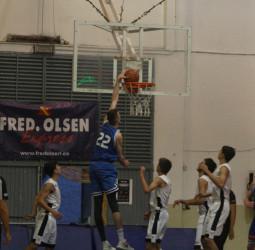 La selección canaria cadete, cerca de sorprender al USK Praha, en su segunda jornada del ‘XXIII Fred Olsen Express International Basketball Tournament’