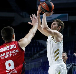 Exhibición del Real Madrid en su vuelta al WiZink Center (102-83)