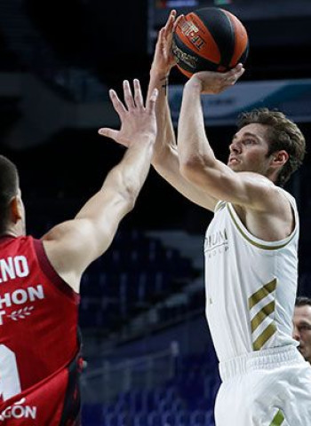Exhibición del Real Madrid en su vuelta al WiZink Center (102-83)