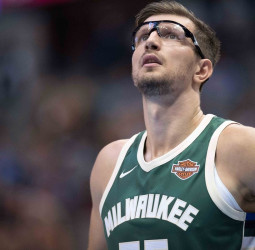 Los Milwaukee Bucks renuncian a Mirza Teletovic para fichar a Brandon Jennings