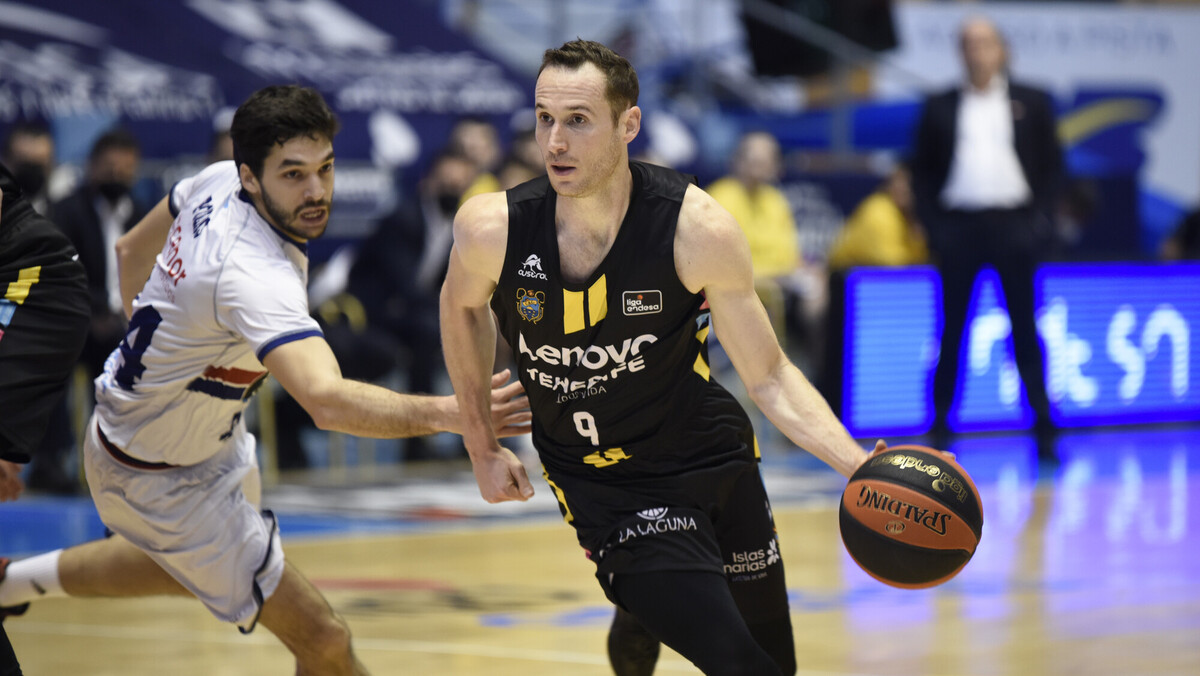 Huertas y la defensa marcan la diferencia en el Sar en favor del Lenovo Tenerife (71-97)