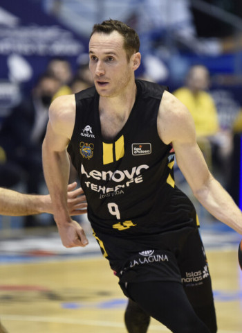 Huertas y la defensa marcan la diferencia en el Sar en favor del Lenovo Tenerife (71-97)