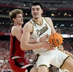 Purdue se cita con la historia tras superar a North Carolina State, 63-50