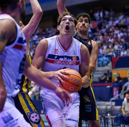 Silbö San Pablo y Movistar Estudiantes lidera el dominio de los Primera FEB en un apasionante estreno