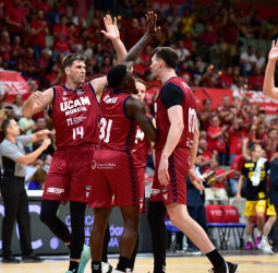 El UCAM aplasta al Lenovo con un 21-0 en el inicio del último cuarto (80-68)