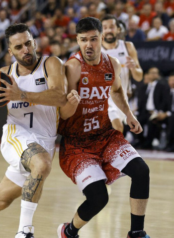 El Real Madrid se lleva una sufrida victoria en Manresa (88-94)