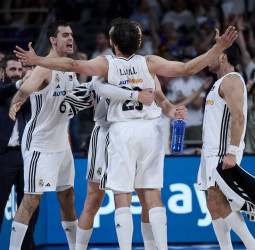 La mejoría del Unicaja no es suficiente ante un Real Madrid lanzado (90-75) [2-0]