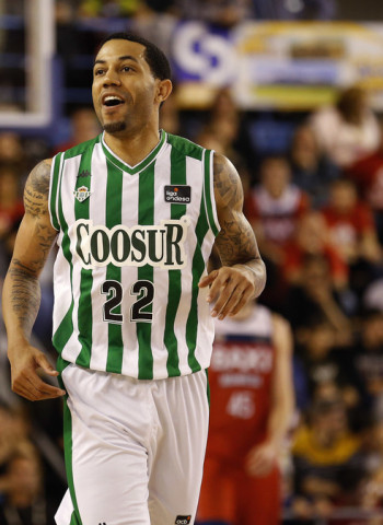 Coosur R.Betis prolonga su buen estado de forma en el Nou Congost (74-84)